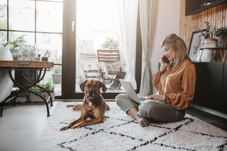 Designing a Pet-Friendly Living Room: Furniture and Layout Tips